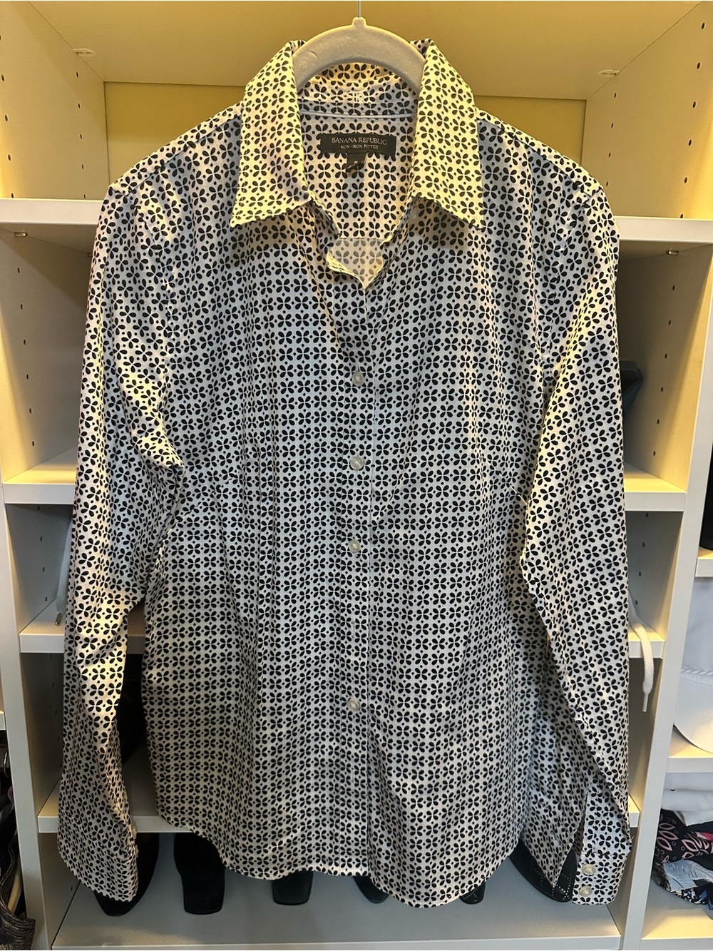 Banana Republic Women’s Black and White Geometric Button-Down Non Iron Fitted Sh
